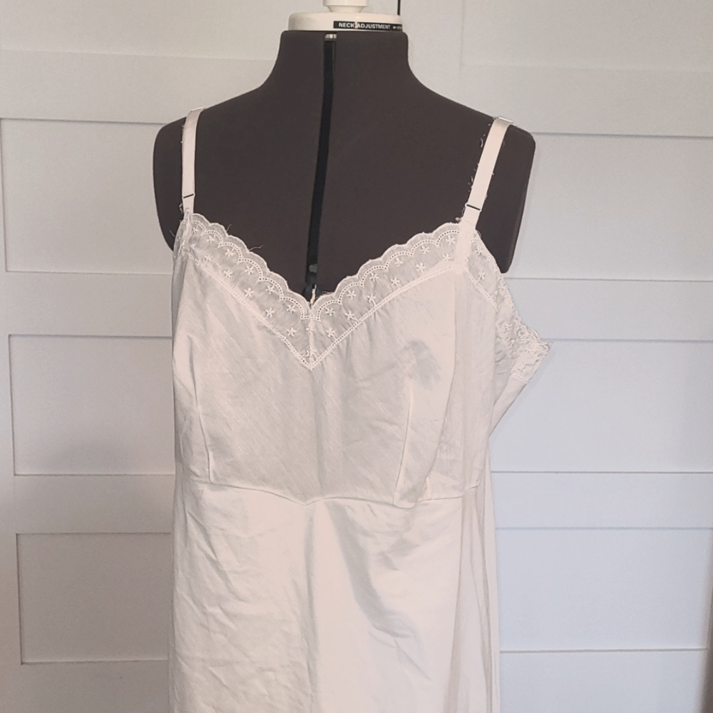 Vintage Barbi Sevilla White Full Slip, polyester & cotton, size 24 1/2
